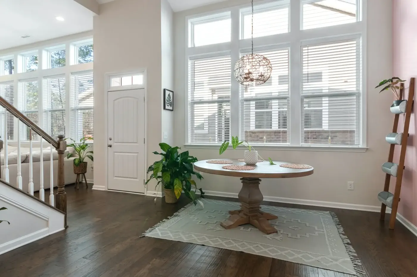 Wood vs Faux Wood Blinds for Carmel Homes: How to Pick